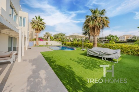 Villa in Meadows, Dubai 5 bedrooms, 465 sq.m. № 13345 - photo 25