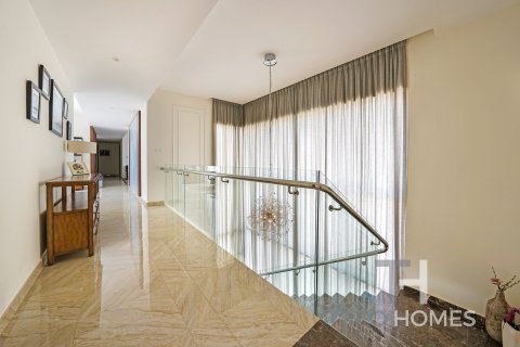 Villa in Jumeirah Park, Dubai 7 bedrooms, 578 sq.m. № 13346 - photo 17