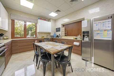 Villa in Jumeirah Park, Dubai 7 bedrooms, 578 sq.m. № 13346 - photo 11