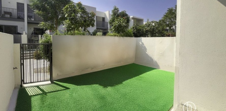 Villa en Dubai, 3 dormitorios, 140.4 m², № 77213