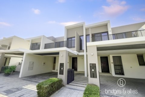 Villa en Dubai, 3 dormitorios, 140.4 m², № 77213 - foto 2