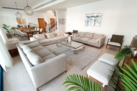 Villa en Palma Residences, Palm Jumeirah, Dubai, 4 dormitorios, 347 m², № 31121 - foto 15