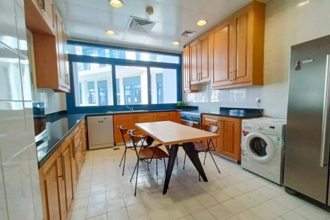 Villa en Palma Residences, Palm Jumeirah, Dubai, 4 dormitorios, 347 m², № 31121 - foto 12