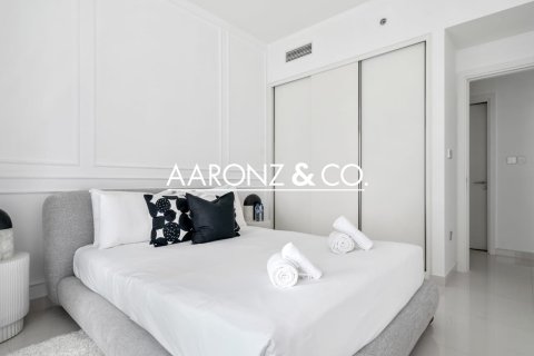 Apartment in EMAAR Beachfront, Dubai Harbour, Dubai 2 bedrooms, 112 sq.m. № 95376 - photo 8