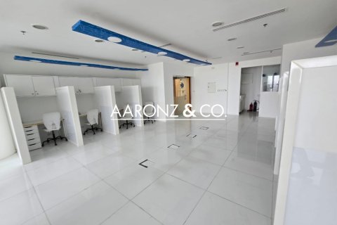 Oficina en Business Bay, Dubai, 100 m², № 95375 - foto 2