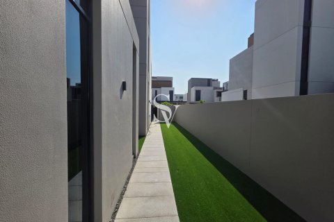 Снять в аренду виллу в Arabian Ranches 3, Дубай: 4 спальни, 448м², № 71391 - фото 2