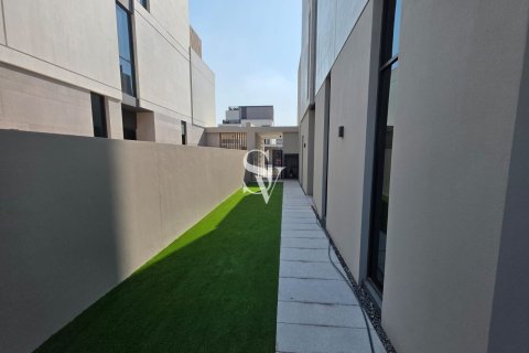 Снять в аренду виллу в Arabian Ranches 3, Дубай: 4 спальни, 448м², № 71391 - фото 8