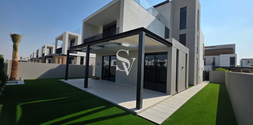 Вилла в Arabian Ranches 3, Дубай, 4 спальни, 448м², № 71391