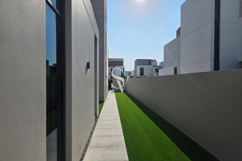 Снять в аренду виллу в Arabian Ranches 3, Дубай: 4 спальни, 448м², № 71391 - фото 4