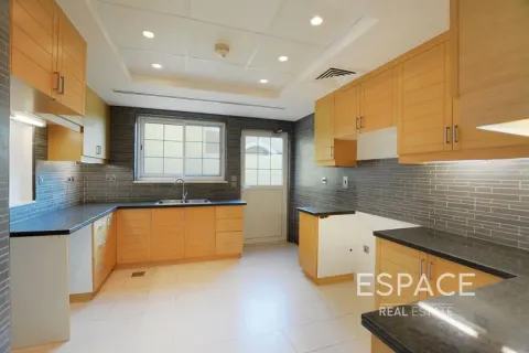 Villa en Legacy Nova Villas, Jumeirah Park, Dubai, 4 dormitorios, 510 m², № 83885 - foto 4