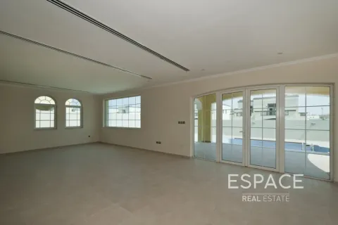 Villa en Legacy Nova Villas, Jumeirah Park, Dubai, 4 dormitorios, 510 m², № 83885 - foto 2