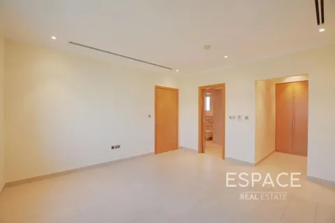 Villa en Legacy Nova Villas, Jumeirah Park, Dubai, 4 dormitorios, 510 m², № 83885 - foto 13