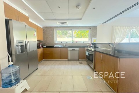 Villa en Legacy Nova Villas, Jumeirah Park, Dubai, 4 dormitorios, 455 m², № 83886 - foto 9