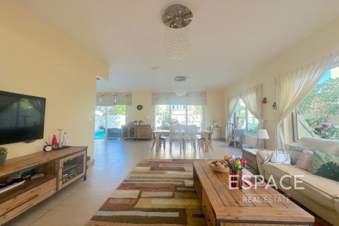 Villa en Legacy Nova Villas, Jumeirah Park, Dubai, 4 dormitorios, 455 m², № 83886 - foto 3