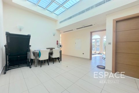 Villa en Legacy Nova Villas, Jumeirah Park, Dubai, 4 dormitorios, 455 m², № 83886 - foto 8