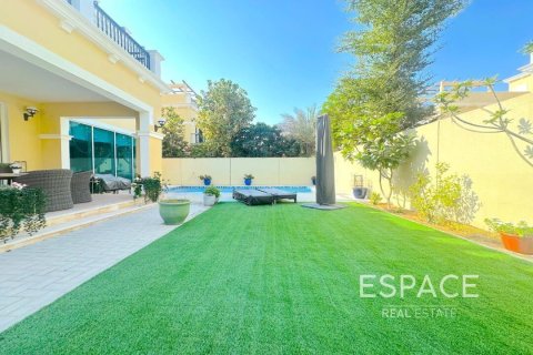 Villa en Legacy Nova Villas, Jumeirah Park, Dubai, 4 dormitorios, 455 m², № 83886 - foto 2