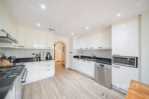 Villa in The Springs, Dubai 3 bedrooms, 245 sq.m. № 83882 - photo 15