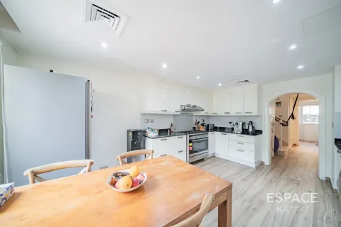 Villa in The Springs, Dubai 3 bedrooms, 245 sq.m. № 83882 - photo 13