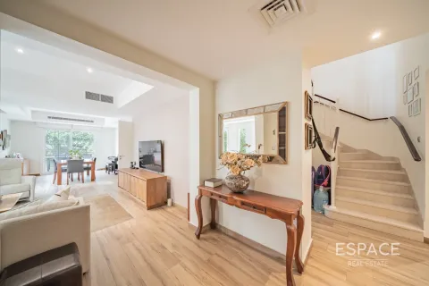 Villa in The Springs, Dubai 3 bedrooms, 245 sq.m. № 83882 - photo 11