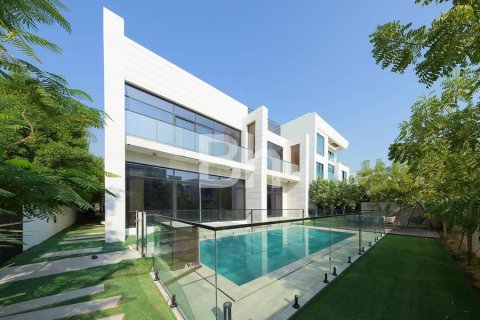 Villa in Jumeirah Park, Dubai 6 bedrooms, 650 sq.m. № 24352 - photo 1