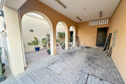Villa in Jumeirah Village Triangle, Dubai 10 bedrooms, 152 sq.m. № 7078 - photo 11