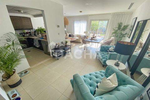 Villa in Jumeirah Village Triangle, Dubai 10 bedrooms, 152 sq.m. № 7078 - photo 12