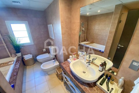 Villa in Jumeirah Village Triangle, Dubai 10 bedrooms, 152 sq.m. № 7078 - photo 23