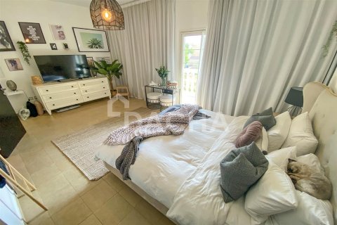 Villa in Jumeirah Village Triangle, Dubai 10 bedrooms, 152 sq.m. № 7078 - photo 22