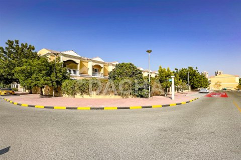 Villa in Jumeirah Village Triangle, Dubai 10 bedrooms, 152 sq.m. № 7078 - photo 27