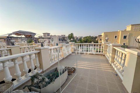 Villa in Jumeirah Village Triangle, Dubai 10 bedrooms, 152 sq.m. № 7078 - photo 21