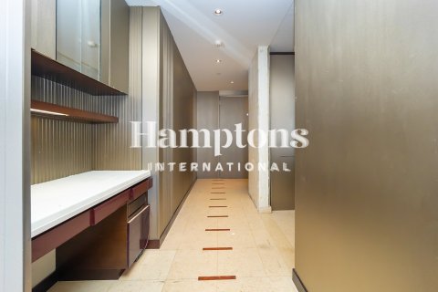 Apartment in Burj Khalifa, Dubai 1 bedroom, 89.93010400 sq.m. № 84000 - photo 11