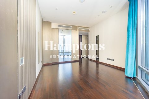 Apartment in Burj Khalifa, Dubai 1 bedroom, 89.93010400 sq.m. № 84000 - photo 3