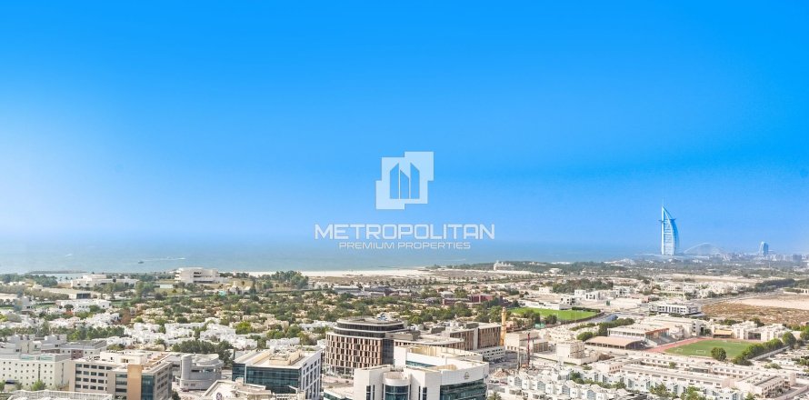 Apartment in Dubai Internet City, Dubai 4 bedrooms, 447 sq.m. № 73198