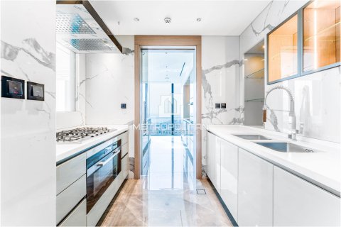 Apartment in Dubai Internet City, Dubai 4 bedrooms, 447 sq.m. № 73198 - photo 27