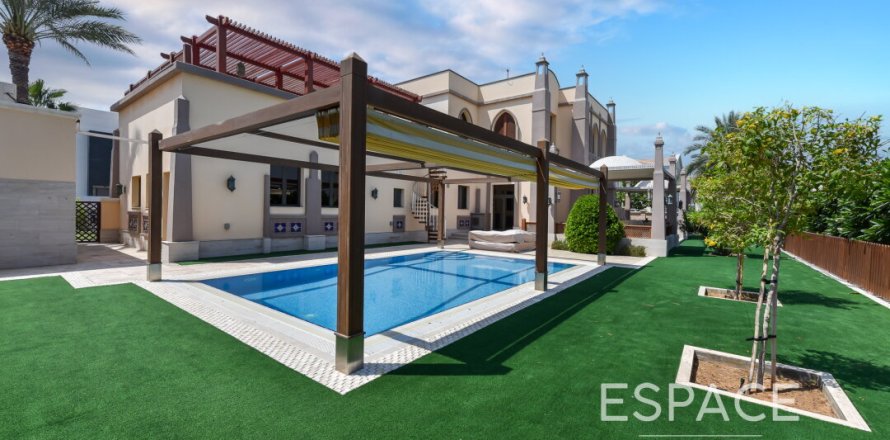Вилла в Пальме Джумейре, Дубай, 5 спален, 650м², № 61955