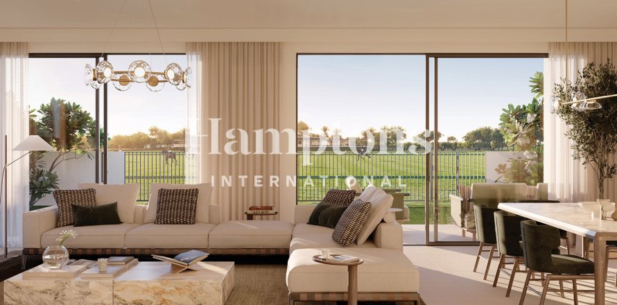 Villa in Dubai 5 bedrooms, 802.217 sq.m. № 85215