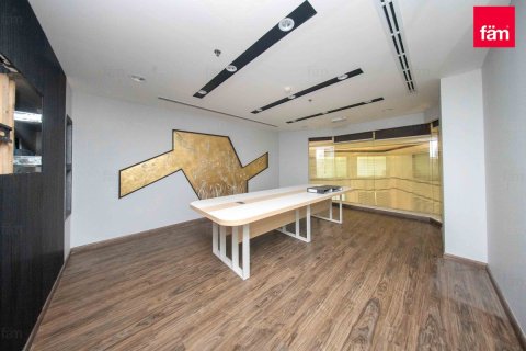 Снять в аренду офис в Sheikh Zayed Road, Дубай: 66.3м², № 64364 - фото 1