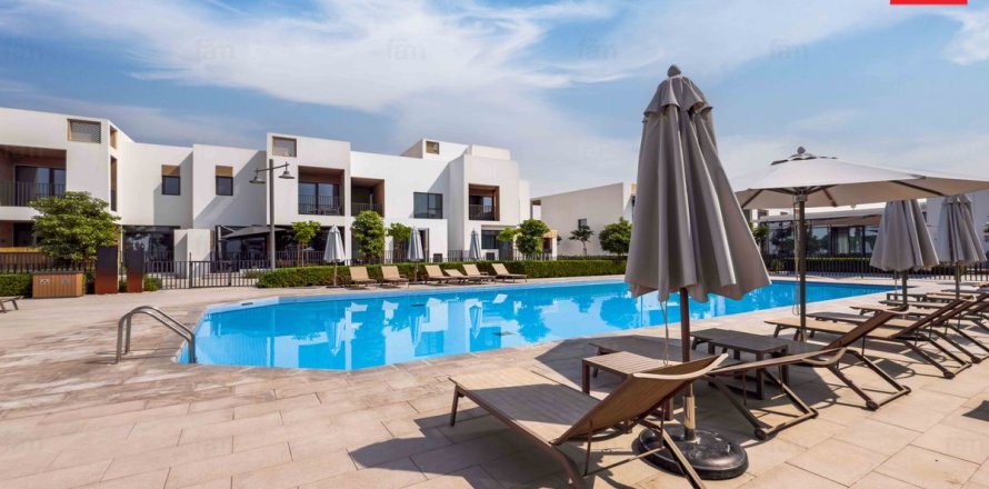 Таунхаус в Дубае, 3 спальни, 122.6м², № 64373