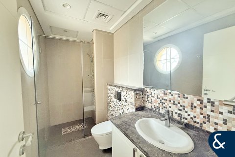 Villa in Legacy, Jumeirah Park, Dubai 5 bedrooms, 452 sq.m. № 76607 - photo 10