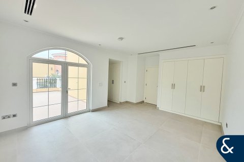 Villa in Legacy, Jumeirah Park, Dubai 5 bedrooms, 452 sq.m. № 76607 - photo 14