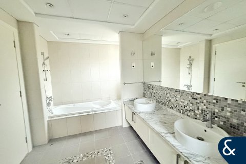 Villa in Legacy, Jumeirah Park, Dubai 5 bedrooms, 452 sq.m. № 76607 - photo 6