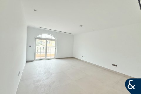 Villa in Legacy, Jumeirah Park, Dubai 5 bedrooms, 452 sq.m. № 76607 - photo 9