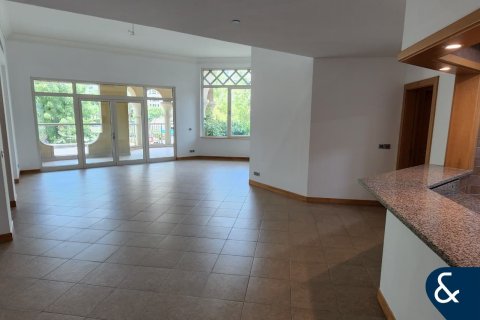 Apartment in Shoreline Apartments, Palm Jumeirah, Dubai 3 bedrooms, 207 sq.m. № 76595 - photo 10