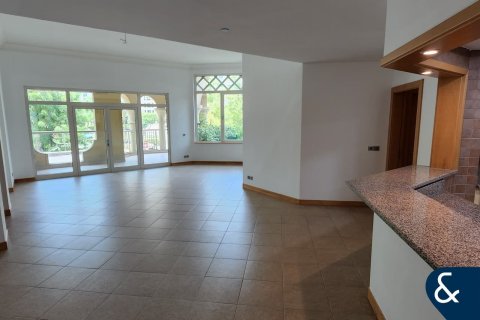 Apartment in Shoreline Apartments, Palm Jumeirah, Dubai 3 bedrooms, 207 sq.m. № 76595 - photo 1