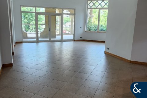 Apartment in Shoreline Apartments, Palm Jumeirah, Dubai 3 bedrooms, 207 sq.m. № 76595 - photo 2