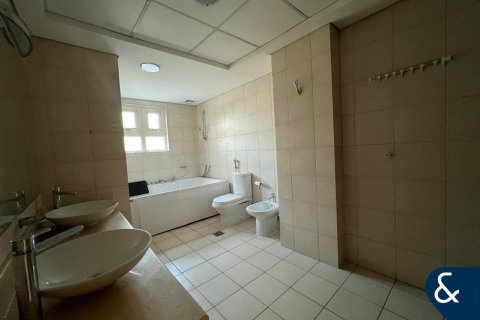 Apartment in Shoreline Apartments, Palm Jumeirah, Dubai 3 bedrooms, 207 sq.m. № 76595 - photo 19