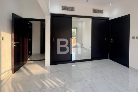 Villa in Dubai 4 bedrooms, 311 sq.m. № 22271 - photo 5