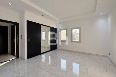 Villa in Dubai 4 bedrooms, 311 sq.m. № 22271 - photo 4