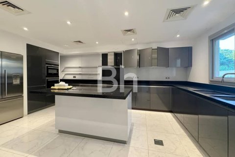 Villa in Dubai 4 bedrooms, 311 sq.m. № 22271 - photo 2