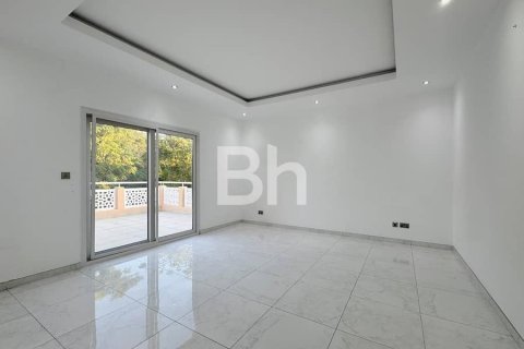 Villa in Dubai 4 bedrooms, 311 sq.m. № 22271 - photo 1